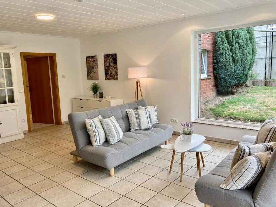 Helle Wohnung Mit Wintergarten - Nahe Ruhrgebiet Und Freizeitpark Movie Park Bottrop Eksteriør billede